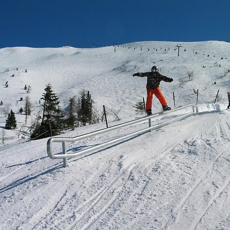 Hotel Krvavec Cerklje na Gorenjskem Luaran gambar