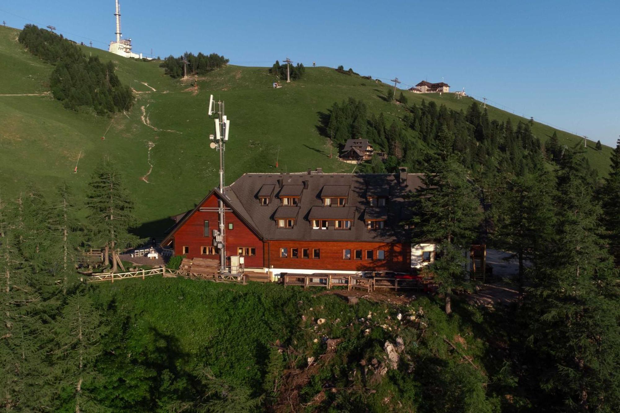 Hotel Krvavec Cerklje na Gorenjskem Luaran gambar