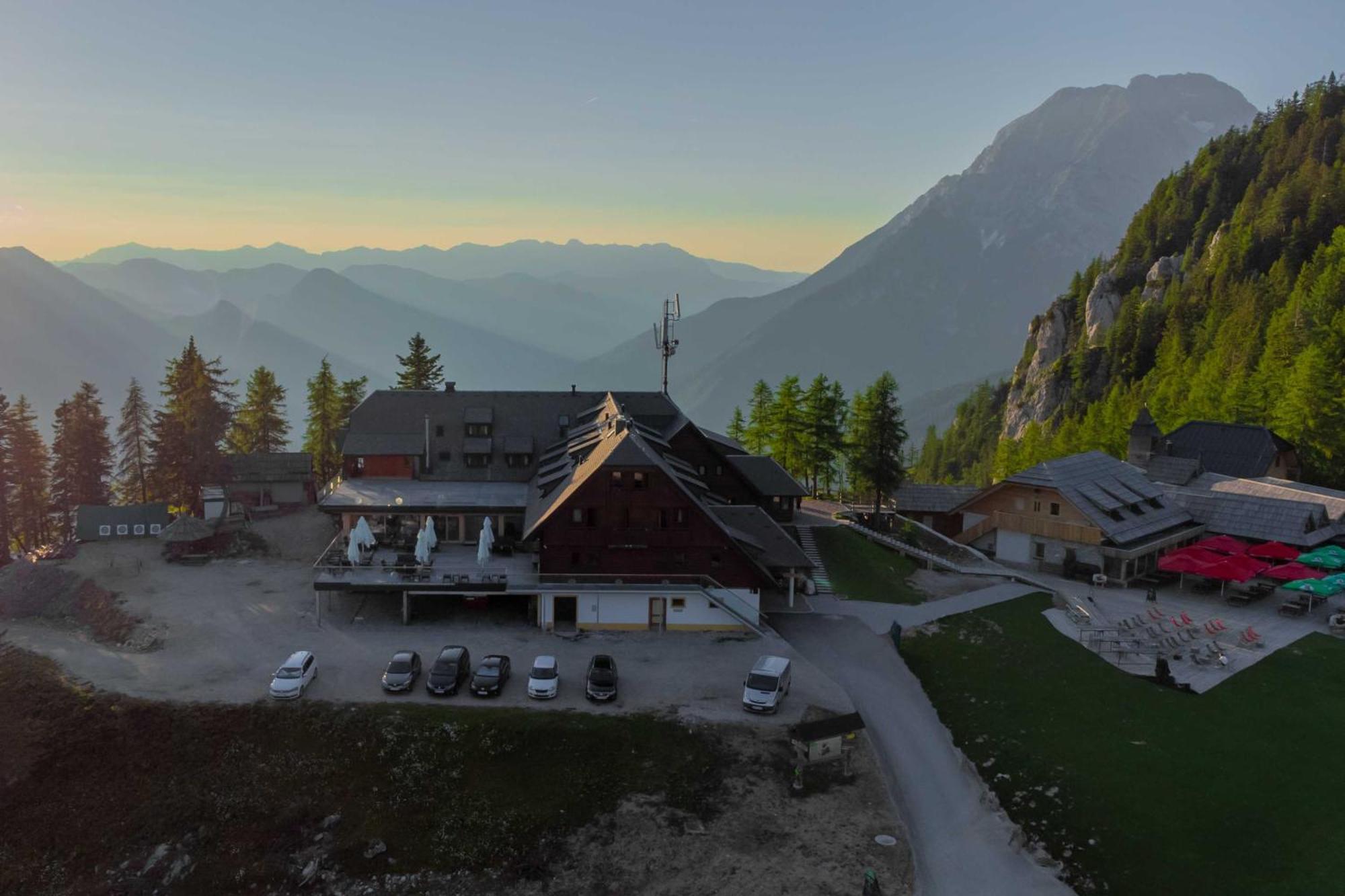 Hotel Krvavec Cerklje na Gorenjskem Luaran gambar